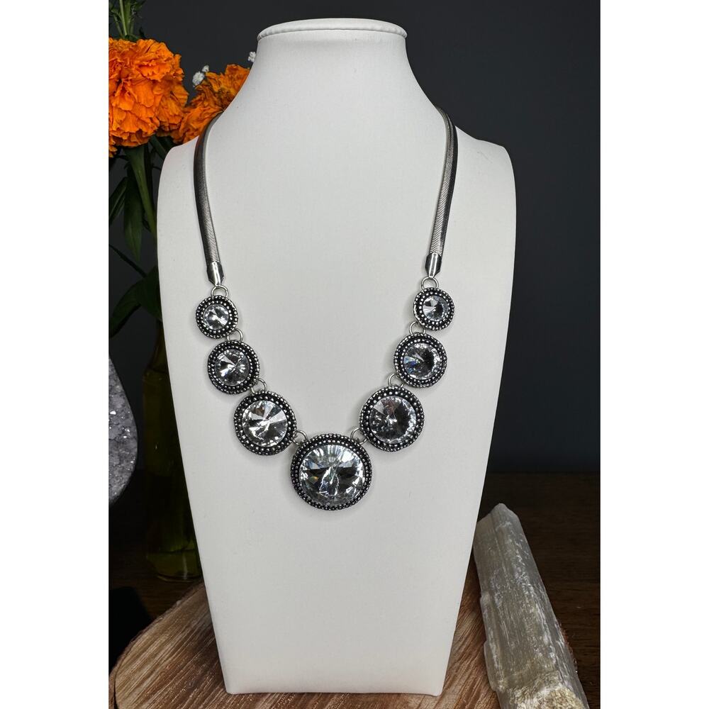 Round Framed Crystal Gem Necklace Unbranded Silver Tone Chunky Necklace